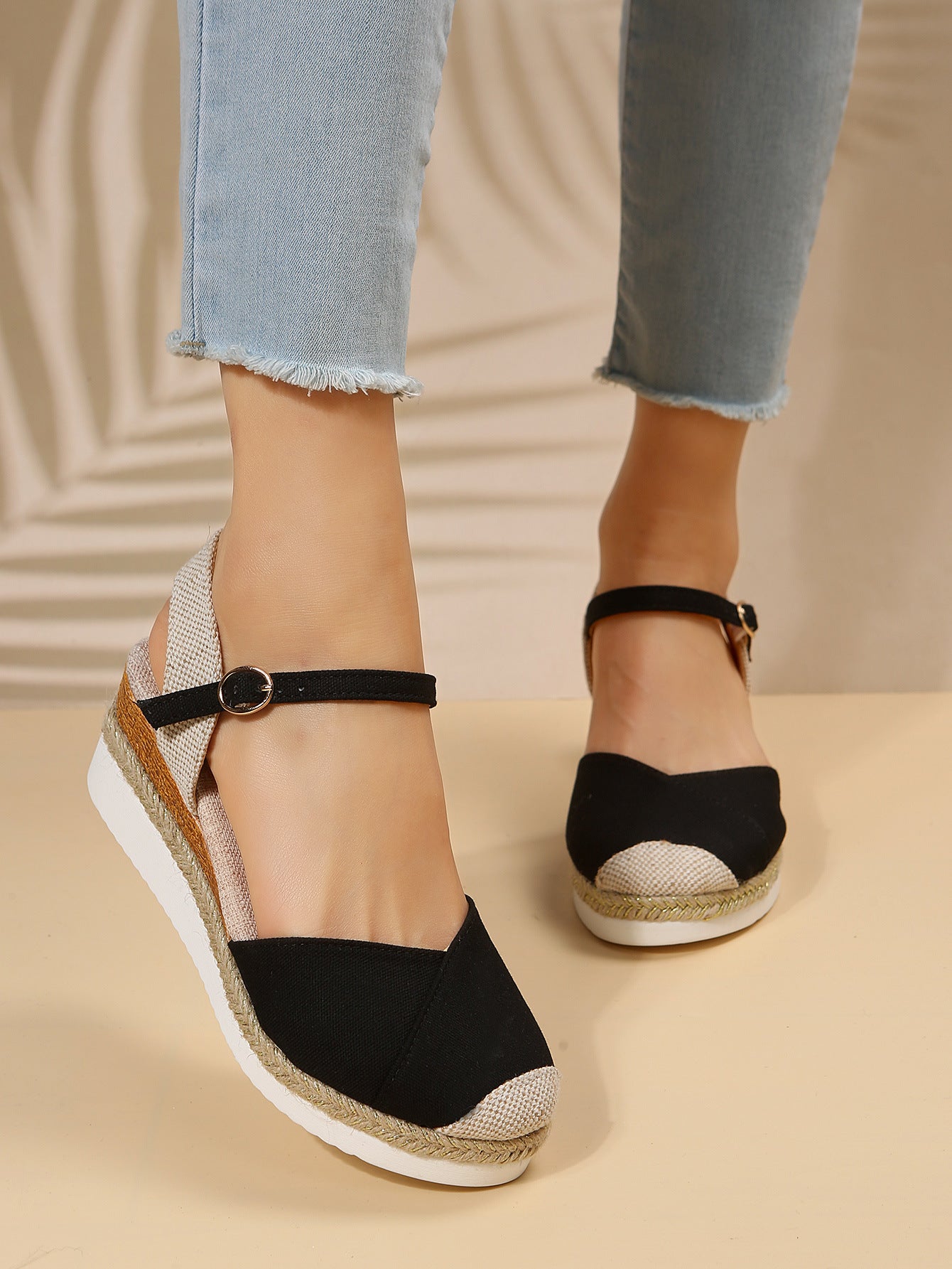 Women's Fashion Casual Wedge Closed Toe Outer Buckle Sandals