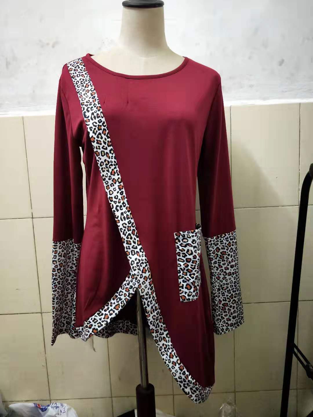 Round Neck Leopard Print Trim Sleeve Lining